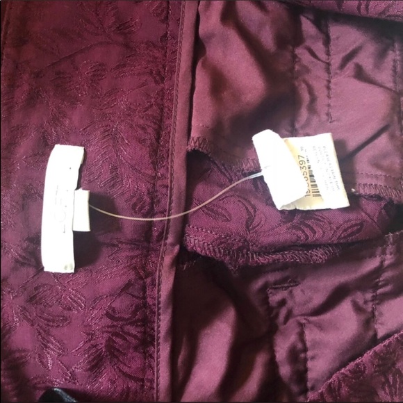Ann Taylor Loft.  Burgundy skort - Picture 5 of 6